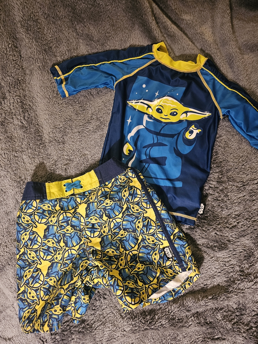 Disney Blue & Yellow Baby Yoda Kids Rash Guard Swim Set Size 4t